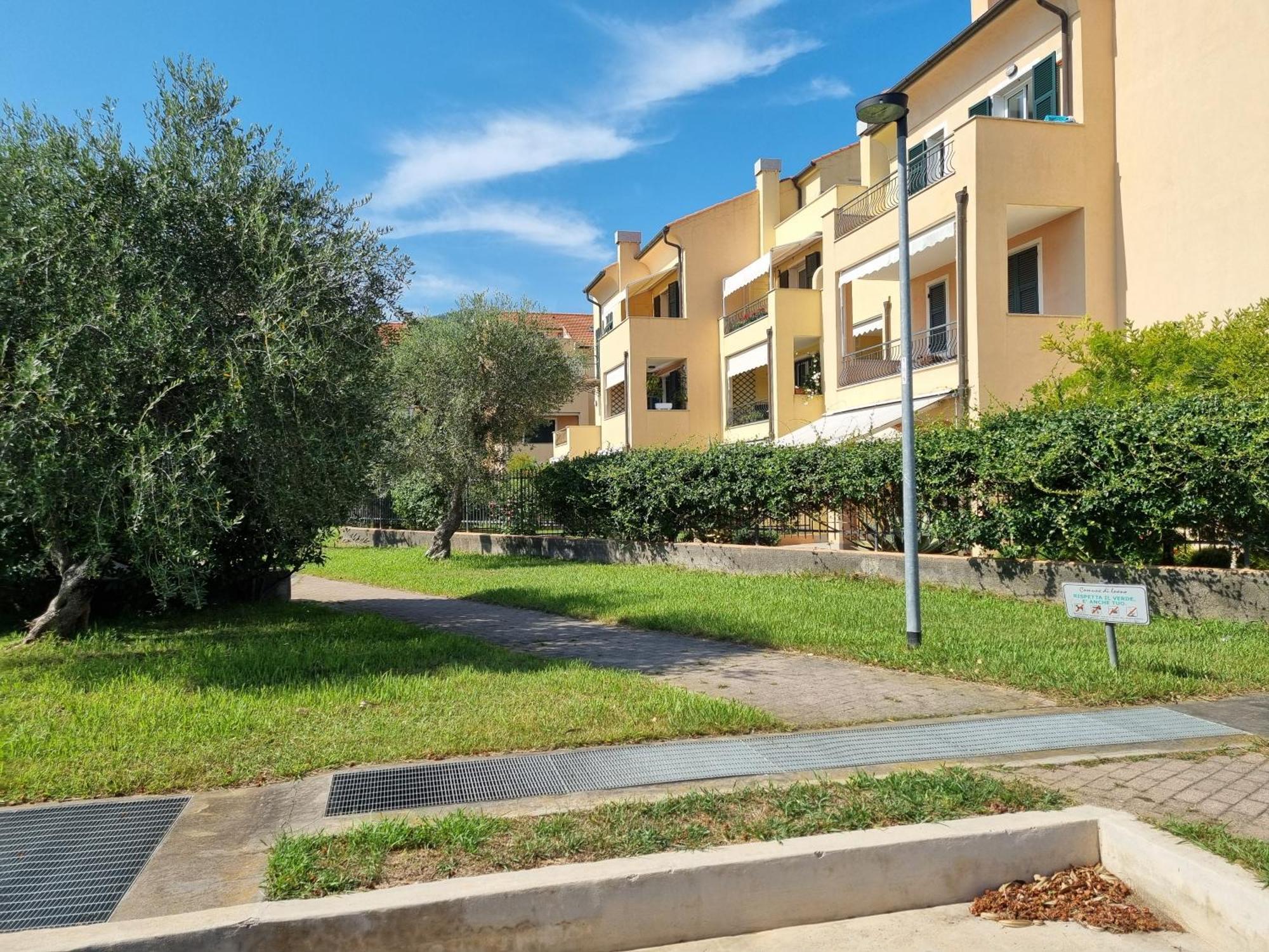 Appartamento La Casa Di Freddy โลอาโน ภายนอก รูปภาพ